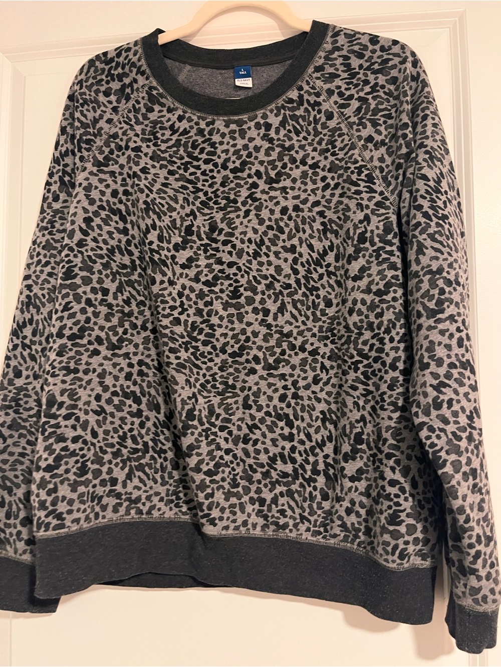 Ladies Old Navy Black & Grey Cheetah Print Sweatshirt - Size Large Tall